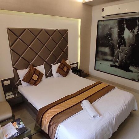 Hotel Flair Inn Ahmedabad Exterior photo
