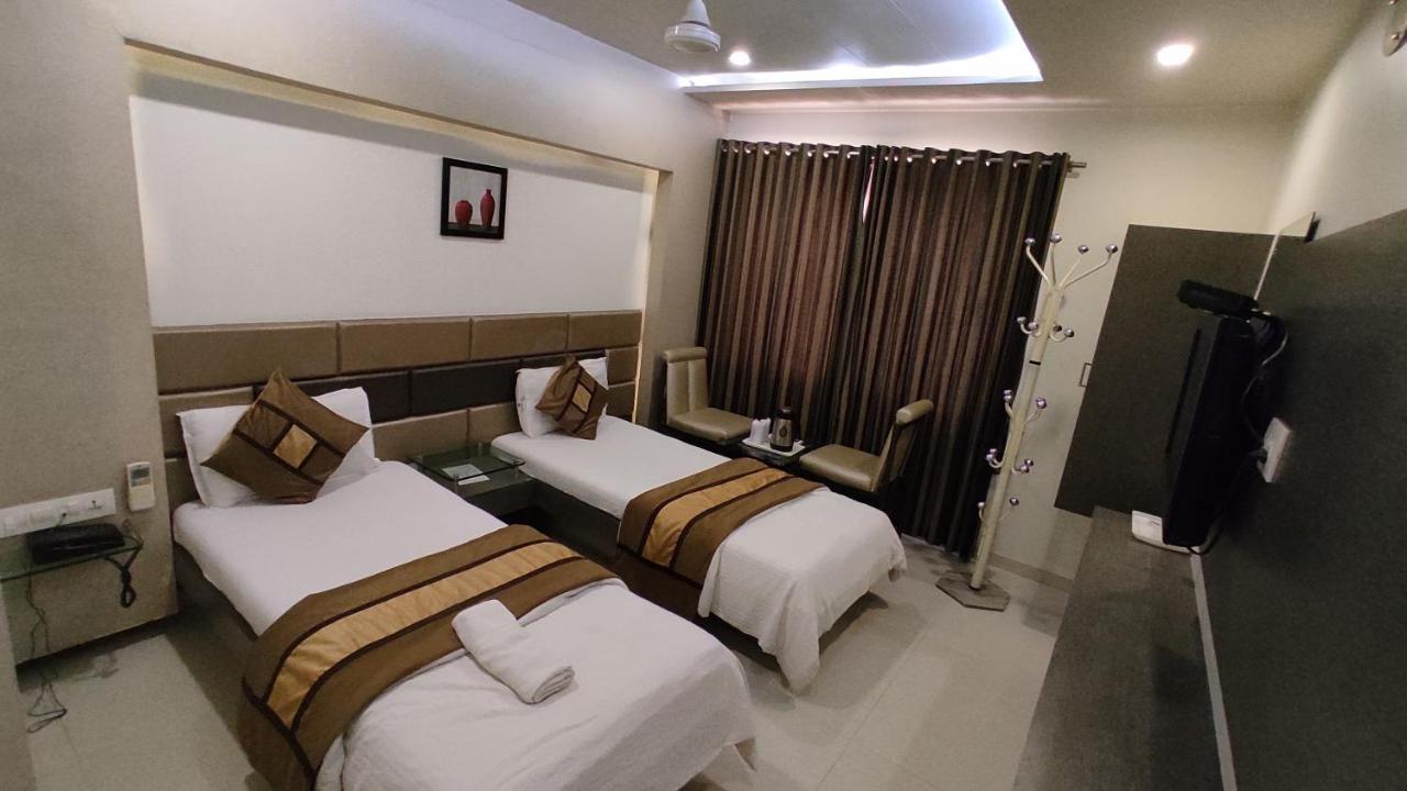 Hotel Flair Inn Ahmedabad Exterior photo