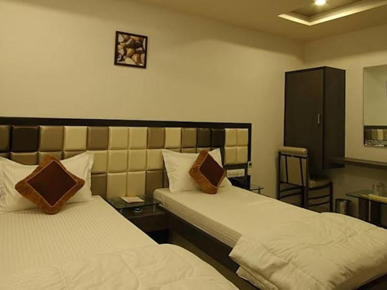 Hotel Flair Inn Ahmedabad Exterior photo